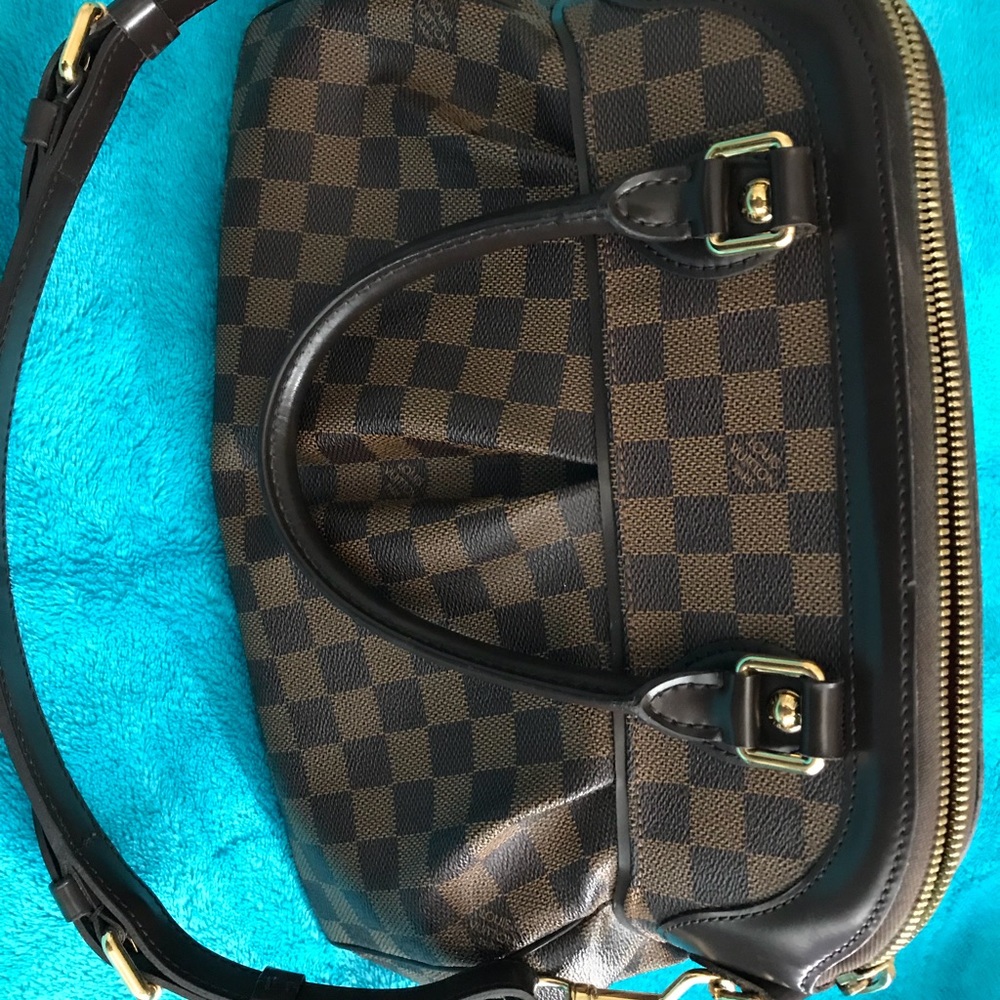 Authentic Louis Vuitton Trevi PM Damier - Picture 2 of 8